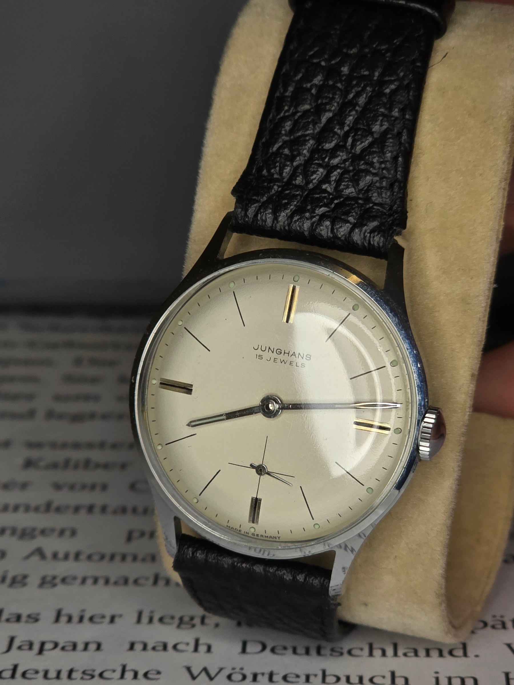 Junghans J93 · Kaliber 693E · 15 Jewels